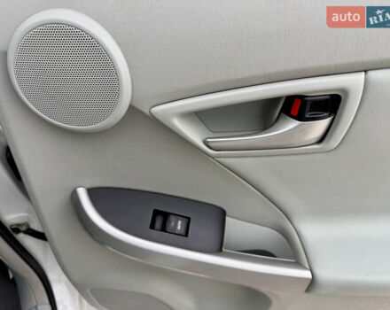 Белый Тойота Приус, объемом двигателя 1.8 л и пробегом 165 тыс. км за 12700 $, фото 24 на Automoto.ua