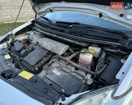 Белый Тойота Приус, объемом двигателя 1.8 л и пробегом 235 тыс. км за 11700 $, фото 62 на Automoto.ua