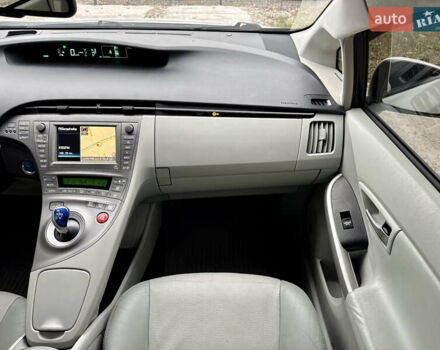 Белый Тойота Приус, объемом двигателя 1.8 л и пробегом 165 тыс. км за 12700 $, фото 35 на Automoto.ua