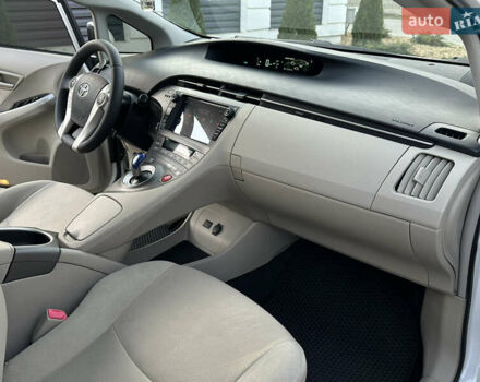 Белый Тойота Приус, объемом двигателя 1.8 л и пробегом 235 тыс. км за 11700 $, фото 36 на Automoto.ua