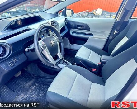 Белый Тойота Приус, объемом двигателя 1.5 л и пробегом 308 тыс. км за 5500 $, фото 4 на Automoto.ua