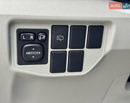 Белый Тойота Приус, объемом двигателя 1.8 л и пробегом 165 тыс. км за 12700 $, фото 13 на Automoto.ua