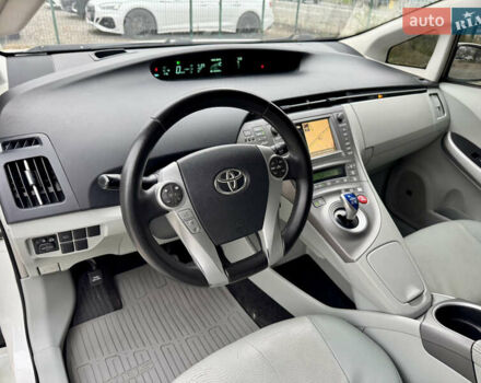 Белый Тойота Приус, объемом двигателя 1.8 л и пробегом 165 тыс. км за 12700 $, фото 9 на Automoto.ua
