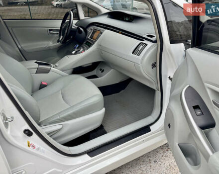 Белый Тойота Приус, объемом двигателя 1.8 л и пробегом 165 тыс. км за 12800 $, фото 32 на Automoto.ua
