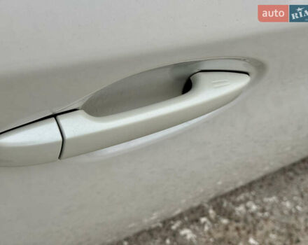 Белый Тойота Приус, объемом двигателя 1.8 л и пробегом 165 тыс. км за 12800 $, фото 25 на Automoto.ua