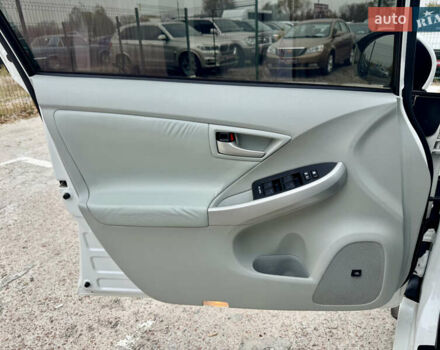 Белый Тойота Приус, объемом двигателя 1.8 л и пробегом 165 тыс. км за 12800 $, фото 10 на Automoto.ua