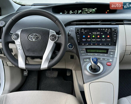Белый Тойота Приус, объемом двигателя 1.8 л и пробегом 235 тыс. км за 11700 $, фото 57 на Automoto.ua