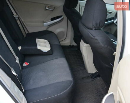 Белый Тойота Приус, объемом двигателя 1.8 л и пробегом 281 тыс. км за 9999 $, фото 32 на Automoto.ua