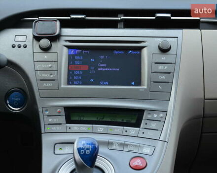 Белый Тойота Приус, объемом двигателя 1.8 л и пробегом 281 тыс. км за 9999 $, фото 24 на Automoto.ua