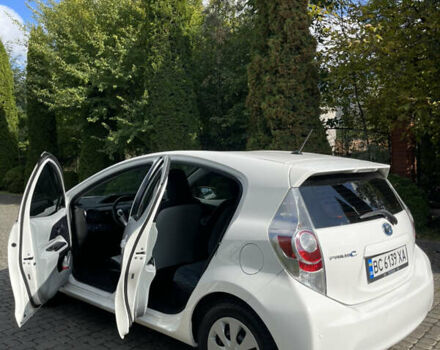 Білий Тойота Пріус, об'ємом двигуна 1.5 л та пробігом 181 тис. км за 9299 $, фото 10 на Automoto.ua