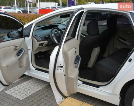 Белый Тойота Приус, объемом двигателя 1.8 л и пробегом 281 тыс. км за 9999 $, фото 18 на Automoto.ua