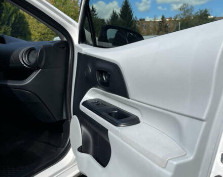 Білий Тойота Пріус, об'ємом двигуна 1.5 л та пробігом 181 тис. км за 8799 $, фото 22 на Automoto.ua