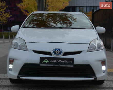 Белый Тойота Приус, объемом двигателя 1.8 л и пробегом 281 тыс. км за 9999 $, фото 3 на Automoto.ua