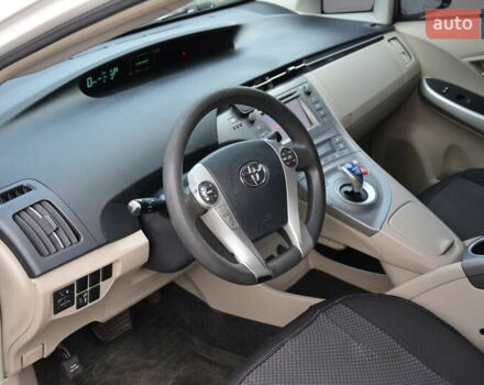 Белый Тойота Приус, объемом двигателя 1.8 л и пробегом 281 тыс. км за 9999 $, фото 21 на Automoto.ua