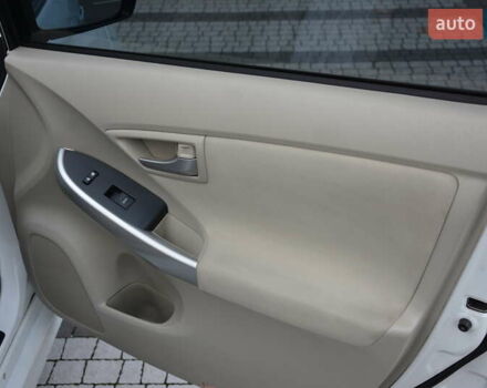 Белый Тойота Приус, объемом двигателя 1.8 л и пробегом 281 тыс. км за 9999 $, фото 30 на Automoto.ua