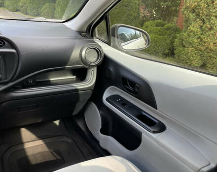 Білий Тойота Пріус, об'ємом двигуна 1.5 л та пробігом 181 тис. км за 9499 $, фото 27 на Automoto.ua