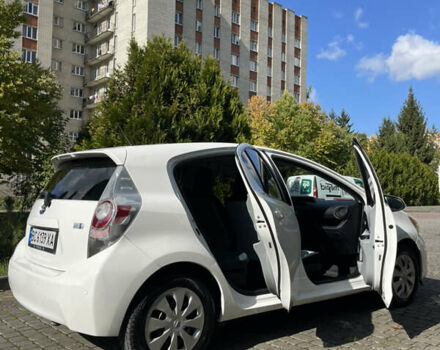 Білий Тойота Пріус, об'ємом двигуна 1.5 л та пробігом 181 тис. км за 8799 $, фото 36 на Automoto.ua