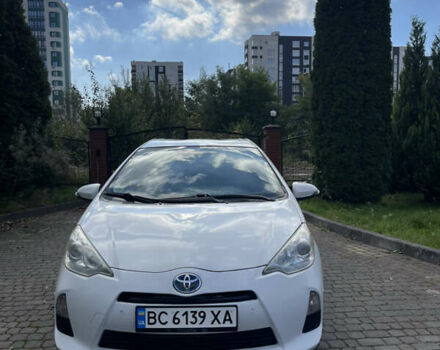 Білий Тойота Пріус, об'ємом двигуна 1.5 л та пробігом 181 тис. км за 8799 $, фото 2 на Automoto.ua