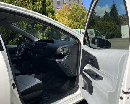 Білий Тойота Пріус, об'ємом двигуна 1.5 л та пробігом 181 тис. км за 8799 $, фото 21 на Automoto.ua