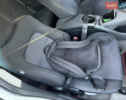 Тойота Приус 2014 в Одессе на Automoto.ua Белый Тойота Приус, объемом двигателя 1.8 л и пробегом 159 тыс. км за 13000 $, фото 23 на Automoto.ua