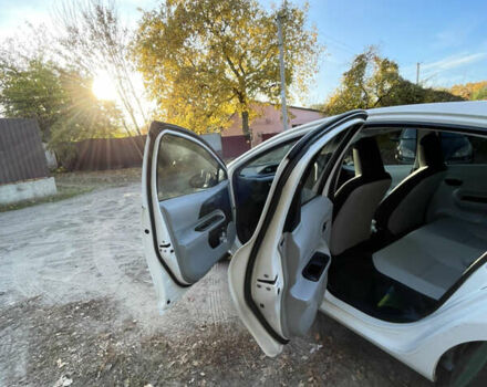 Білий Тойота Пріус, об'ємом двигуна 1.5 л та пробігом 98 тис. км за 8500 $, фото 2 на Automoto.ua