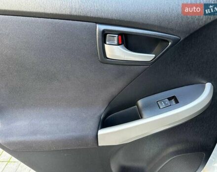 Белый Тойота Приус, объемом двигателя 1.8 л и пробегом 269 тыс. км за 10790 $, фото 10 на Automoto.ua