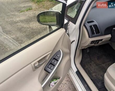 Белый Тойота Приус, объемом двигателя 1.8 л и пробегом 179 тыс. км за 12500 $, фото 5 на Automoto.ua