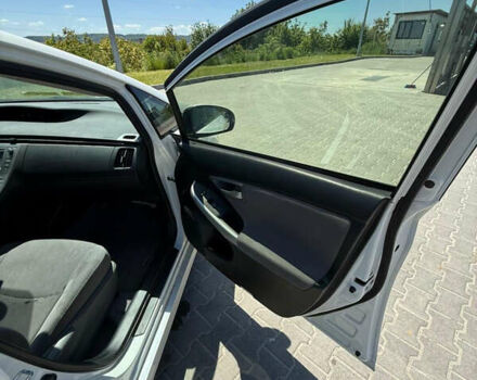 Белый Тойота Приус, объемом двигателя 1.8 л и пробегом 312 тыс. км за 14500 $, фото 11 на Automoto.ua
