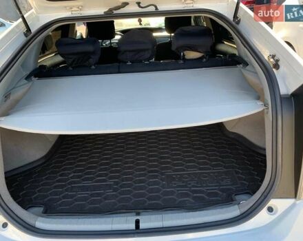 Белый Тойота Приус, объемом двигателя 1.8 л и пробегом 270 тыс. км за 10700 $, фото 3 на Automoto.ua