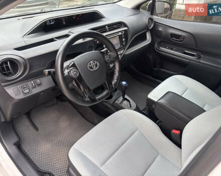 Тойота Приус 2015 в Днепре (Днепропетровске) на Automoto.ua Белый Тойота Приус, объемом двигателя 1.5 л и пробегом 152 тыс. км за 12000 $, фото 10 на Automoto.ua