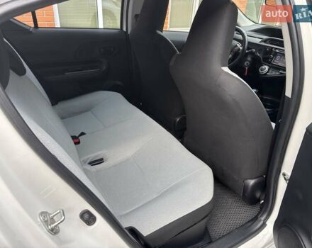 Тойота Приус 2015 в Днепре (Днепропетровске) на Automoto.ua Белый Тойота Приус, объемом двигателя 1.5 л и пробегом 152 тыс. км за 12000 $, фото 15 на Automoto.ua