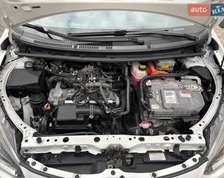 Тойота Приус 2015 в Днепре (Днепропетровске) на Automoto.ua Белый Тойота Приус, объемом двигателя 1.5 л и пробегом 152 тыс. км за 12000 $, фото 9 на Automoto.ua