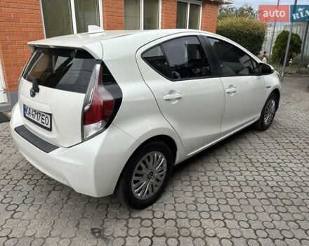 Тойота Приус 2015 в Днепре (Днепропетровске) на Automoto.ua Белый Тойота Приус, объемом двигателя 1.5 л и пробегом 152 тыс. км за 12000 $, фото 6 на Automoto.ua