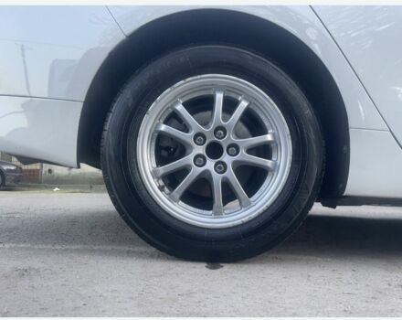 Білий Тойота Пріус, об'ємом двигуна 1.8 л та пробігом 34 тис. км за 15500 $, фото 3 на Automoto.ua