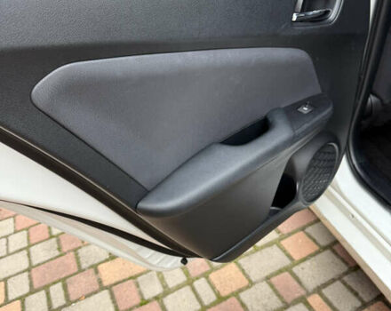 Белый Тойота Приус, объемом двигателя 1.8 л и пробегом 134 тыс. км за 14800 $, фото 63 на Automoto.ua