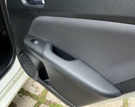 Белый Тойота Приус, объемом двигателя 1.8 л и пробегом 135 тыс. км за 14800 $, фото 73 на Automoto.ua