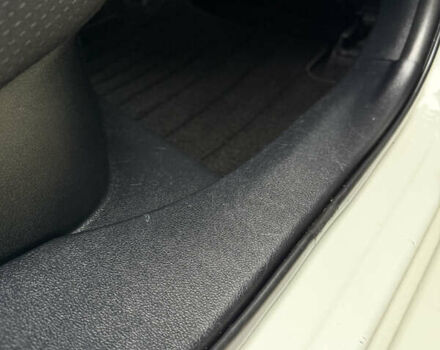 Белый Тойота Приус, объемом двигателя 1.8 л и пробегом 135 тыс. км за 14800 $, фото 71 на Automoto.ua