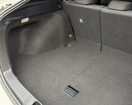 Белый Тойота Приус, объемом двигателя 1.8 л и пробегом 134 тыс. км за 14800 $, фото 66 на Automoto.ua