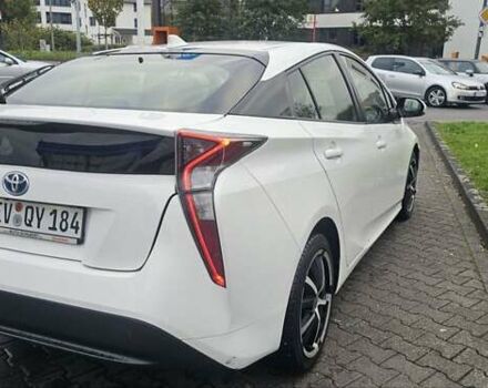 Белый Тойота Приус, объемом двигателя 1.8 л и пробегом 365 тыс. км за 11000 $, фото 2 на Automoto.ua