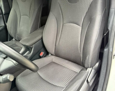 Белый Тойота Приус, объемом двигателя 1.8 л и пробегом 135 тыс. км за 14800 $, фото 61 на Automoto.ua