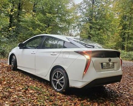 Белый Тойота Приус, объемом двигателя 1.8 л и пробегом 365 тыс. км за 11000 $, фото 1 на Automoto.ua