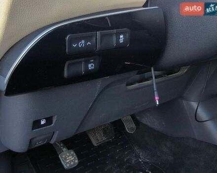 Білий Тойота Пріус, об'ємом двигуна 1.8 л та пробігом 185 тис. км за 15600 $, фото 3 на Automoto.ua