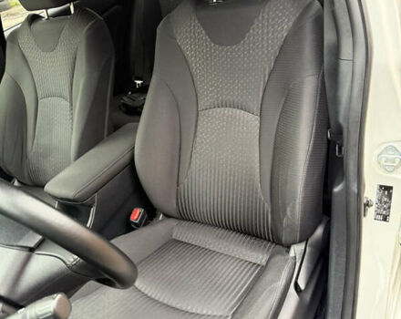 Белый Тойота Приус, объемом двигателя 1.8 л и пробегом 134 тыс. км за 14800 $, фото 54 на Automoto.ua