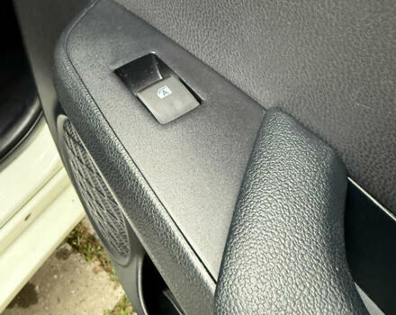 Белый Тойота Приус, объемом двигателя 1.8 л и пробегом 135 тыс. км за 14800 $, фото 74 на Automoto.ua