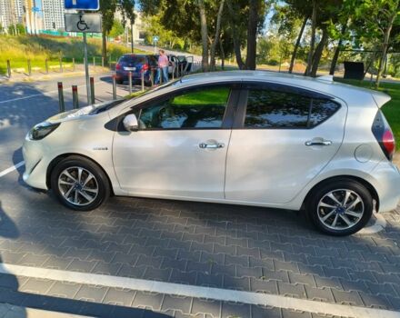 Білий Тойота Пріус, об'ємом двигуна 1.5 л та пробігом 73 тис. км за 12800 $, фото 5 на Automoto.ua