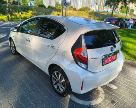 Білий Тойота Пріус, об'ємом двигуна 1.5 л та пробігом 73 тис. км за 12800 $, фото 4 на Automoto.ua