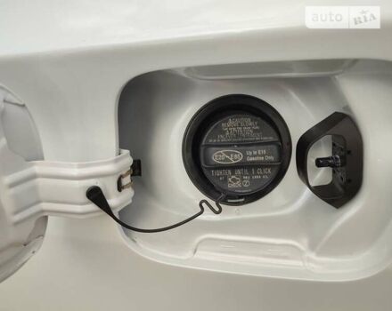 Білий Тойота Пріус, об'ємом двигуна 1.8 л та пробігом 70 тис. км за 25000 $, фото 27 на Automoto.ua
