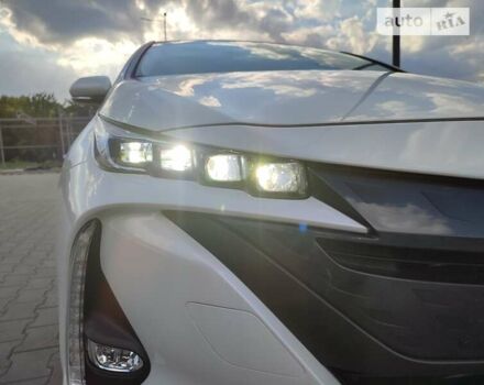 Білий Тойота Пріус, об'ємом двигуна 1.8 л та пробігом 70 тис. км за 25000 $, фото 17 на Automoto.ua