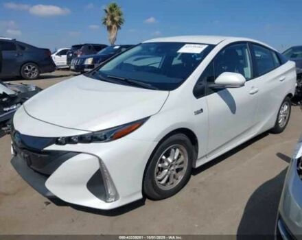 Белый Тойота Приус, объемом двигателя 1.8 л и пробегом 117 тыс. км за 7000 $, фото 1 на Automoto.ua