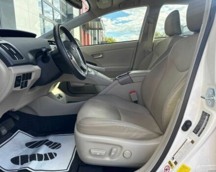 Тойота Приус 2013 в Черновцах на Automoto.ua Белый Тойота Приус, объемом двигателя 1.8 л и пробегом 87 тыс. км за 2100 $, фото 7 на Automoto.ua